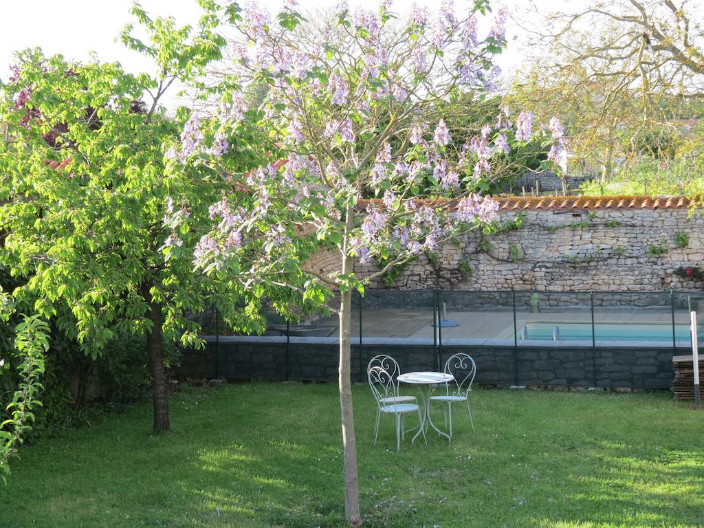 Bed and Breakfast L'Aubinoise Saint-Aubin-la-Plaine Exterior foto