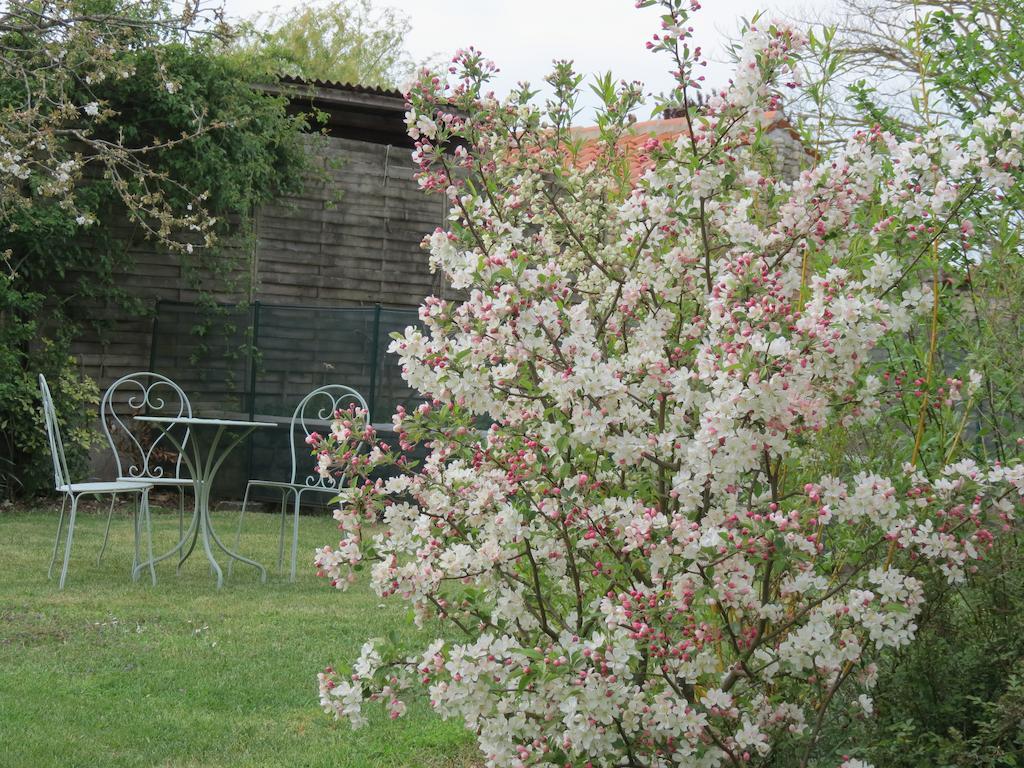 Bed and Breakfast L'Aubinoise Saint-Aubin-la-Plaine Exterior foto